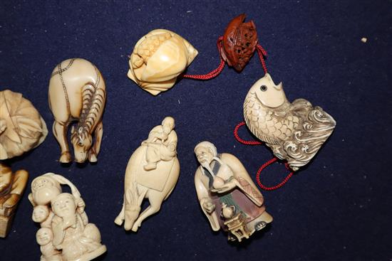 An ivory / resin netsuke